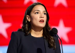 Alexandria Ocasio-Cortez Membahas Konvensi Nasional Demokrat