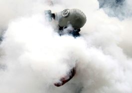 Seorang Pengunjuk Rasa Diselimuti Awan Gas Air Mata