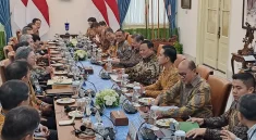 prabowo-dan-gibran-bahas-kerja-sama-ekonomi-dengan-federasi-industri-korea-di-istana-merdeka