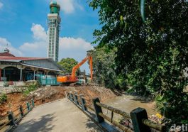 Jembatan Kampung Tambun-Cibitung Putus Diterjang Arus